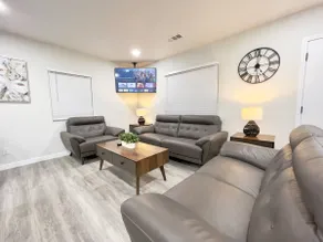 New 3 BR, Gated Parking, Sleep 8, Walk to BLVD - Image 3