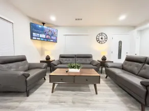 New 3 BR, Gated Parking, Sleep 8, Walk to BLVD - Image 2