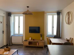 Ground floor apartment with private parking - Image 3