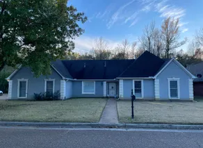 6 BR home in Cordova Conveniently Located - Image 2