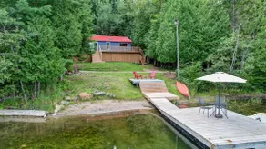 Upgraded 4-Bedroom, 4 Season Lakefront Cottage - Image 2