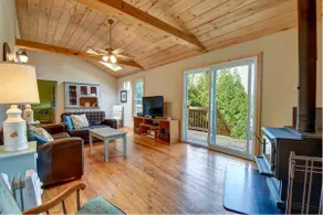 Upgraded 4-Bedroom, 4 Season Lakefront Cottage - Image 5