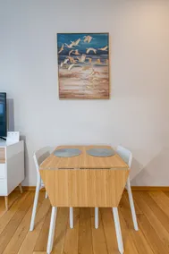 Cozy McDonalds ap by Polo Apartments - Image 5
