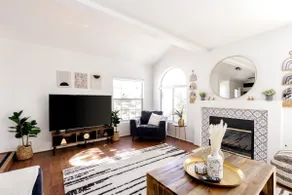 Modern 3 Bedroom Townhome by the Strip Sleeps 8 - Image 5