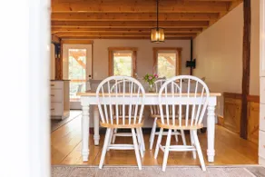 Three-bedroom farmhouse in downtown East Burke - Image 5
