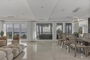 West Vancouver Contemporary Living - Image 2