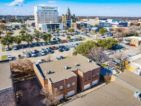 The Heart of Denton - Prestigious 2 Bedroom TH. - Image 2