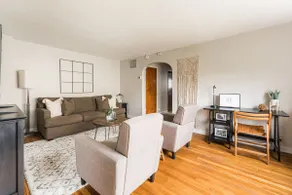 Stylish BoHo Mid-Century Aptmnt -Downtown Sycamore - Image 2