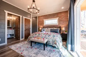 Romantic Cabin Retreat By Ghosal Luxury Lodging - Image 2