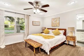 Green Acres District, Sleeps 8, King/Queen - Image 3