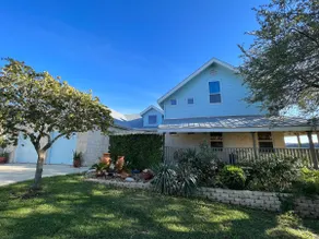 Beautiful Lake View Home in Bandera - Image 3