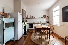 Town Cottage with Fireplace & City Convenience - Image 5
