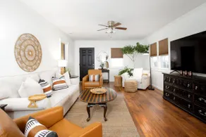 2 BR/1BA / IMMACULATE/ DOWNTOWN.  HIIKE THE CANYON. PETS WELCOME with SMALL FEE. - Image 2