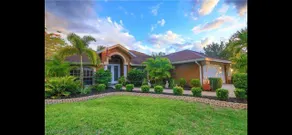 Sanctuary w/covered heated saltwater pool on canal - Image 3