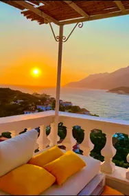 Charming Triplex Villa w Amazing Seaview - Image 3