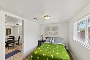 The Cozy Cottage-Greenbelt, downtown & frwy. Close - Image 4