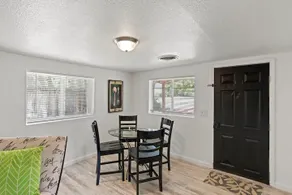 The Cozy Cottage-Greenbelt, downtown & frwy. Close - Image 5