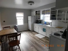 Pleasant 3 bedroom in secluded woodsy environment. - Image 4