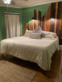 Historic 3 bedroom home 3 blocks from Il. Wesleyan and shopping - Image 2
