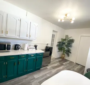 Cheerful 1 bedroom guest suite with pool and yard - Image 5