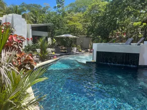 Welcoming studio with pool access - Image 5