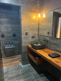Welcoming studio with pool access - Image 4