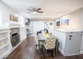 Rainbow Bungalow Apartment near Downtown/Airport - Image 4