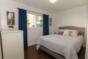 Bright, cheerful 2 bedroom home with full kitchen - Image 3