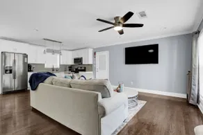 Spectacular 3 bedroom 2 Bathroom home - Image 3