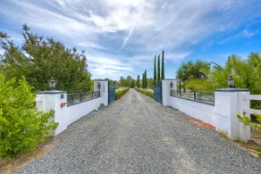 OLIVE MANOR - LUXURY IN THE HEART OF WINE COUNTRY - Image 3
