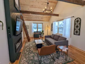Magical Northern Michigan Cottage with Hot Tub - Image 5