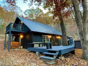 LOST CAVE COTTAGE. Easy boat parking, BoHo decor, tons of deck space, and a CAVE - Image 2