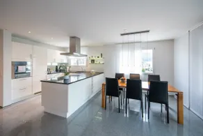 Spacious 3.5 room apartment - parking included - Image 3