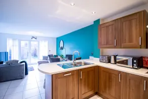 4BR Contractor Town House 2.5bathrooms, 2 free parking spaces managed by Chique Properties - Image 2