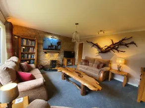 Spacious Highland Getaway*ALL rooms en-suite* (3rd Bedroom optional extra) - Image 2