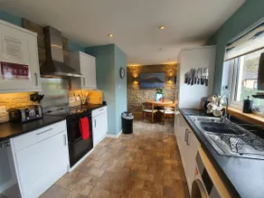Spacious Highland Getaway*ALL rooms en-suite* (3rd Bedroom optional extra) - Image 3