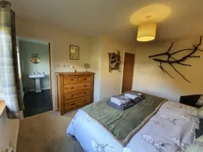Spacious Highland Getaway*ALL rooms en-suite* (3rd Bedroom optional extra) - Image 4