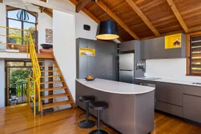 Sandpiper private treehouse with deck spa - Image 3