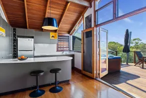 Sandpiper private treehouse with deck spa - Image 5