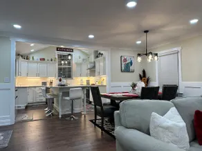 Spacious updated 4 bedroom on greenway - Image 2