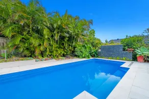 Sea-Eagle Sanctuary - views, pool, stroll to beach - Image 2