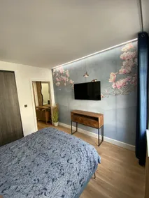New studio flat overlooking city centre - Image 2