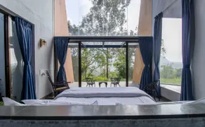 SaffronStays Solasta - 2BR luxury villa with black marble infinity pool, lotus pond & dam views in Mulshi - Image 3