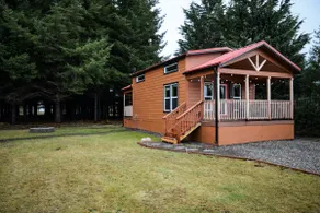 Tiny home in the heart of Forks w/starlink & yard - Image 4