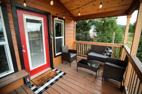 Tiny home in the heart of Forks w/starlink & yard - Image 2