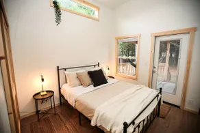 Tiny home in the heart of Forks w/starlink & yard - Image 3