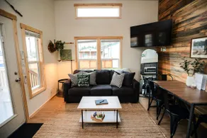 Tiny home in the heart of Forks w/starlink & yard - Image 5
