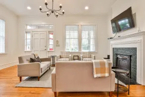 Location! Next to UGA in Heart of Five Points! - Image 5