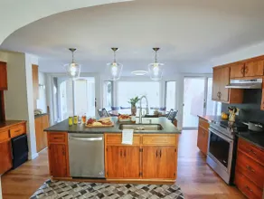 Charming 5 BR ski town home near shops and dining - Image 4