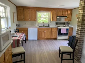 4-bd cottage in serene valley 50 min from Halifax - Image 2